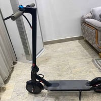 سكوتر كهربائي للبيع بي ضربات خفيفة ويا كرتونة  نظيف  دكمة تشكل فقط سعر...