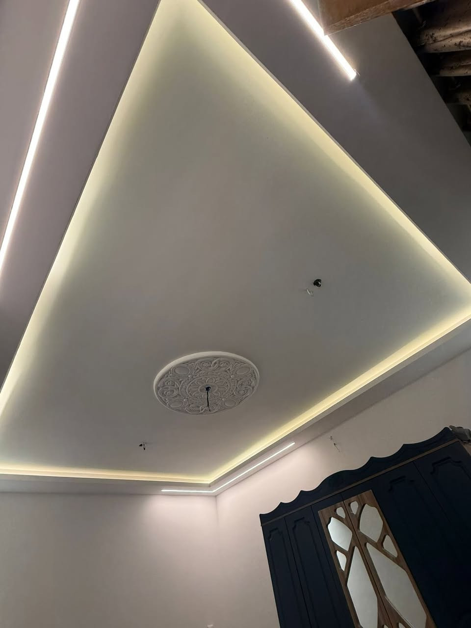 سلام عليكم بيت للبيع
في منطقه الكريعات القصور
قريب عل شارع العام بناء حديث
مساحته175متر طابقين ونص 
حديقه وكراج50 متر وباقي بناء يحتوي عله 5 غرف نوم كل غرفه سويت وهول2 سعر متر مليونين
الاستفسار ***********@إشارة
***********
