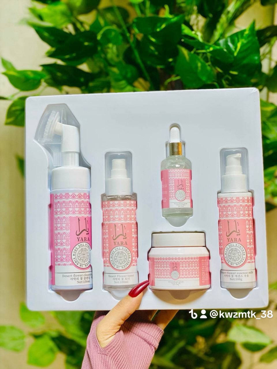 💗✨ مجموعة يارا للعناية الكاملة ✨💗

بكج متكون من غسول ✔️لوشن ✔️مرطب ✔️تونر ✔️سيروم 💖

دللي نفسك مع تشكيلة يارا الفاخرة بعبواتها الوردية الأنيقة، اللي تجمع بين الترطيب، النعومة، والرائحة اللي تدوم طول اليوم 🌸🌿

🛁 مميزات منتجات يارا:
✔ ترطيب عميق وفوري للبشرة
✔ روائح منعشة وأنثوية ساحرة
✔ مناسبة لجميع أنواع البشرة
✔ تركيبة طبيعية آمنة وخالية من المواد الضارة

💖 كل ما تحتاجينه لجمالك في طقم واحد! 💖
 
✨ لأن الجمال يبدأ من العناية بنفسك 🩷

يوجد خدمة توصيل


**إذا كنت صاحب هذا الإعلان وتريد حذفه لأي سبب، رجاءا أرسل رسالة إلى الدعم الفني**