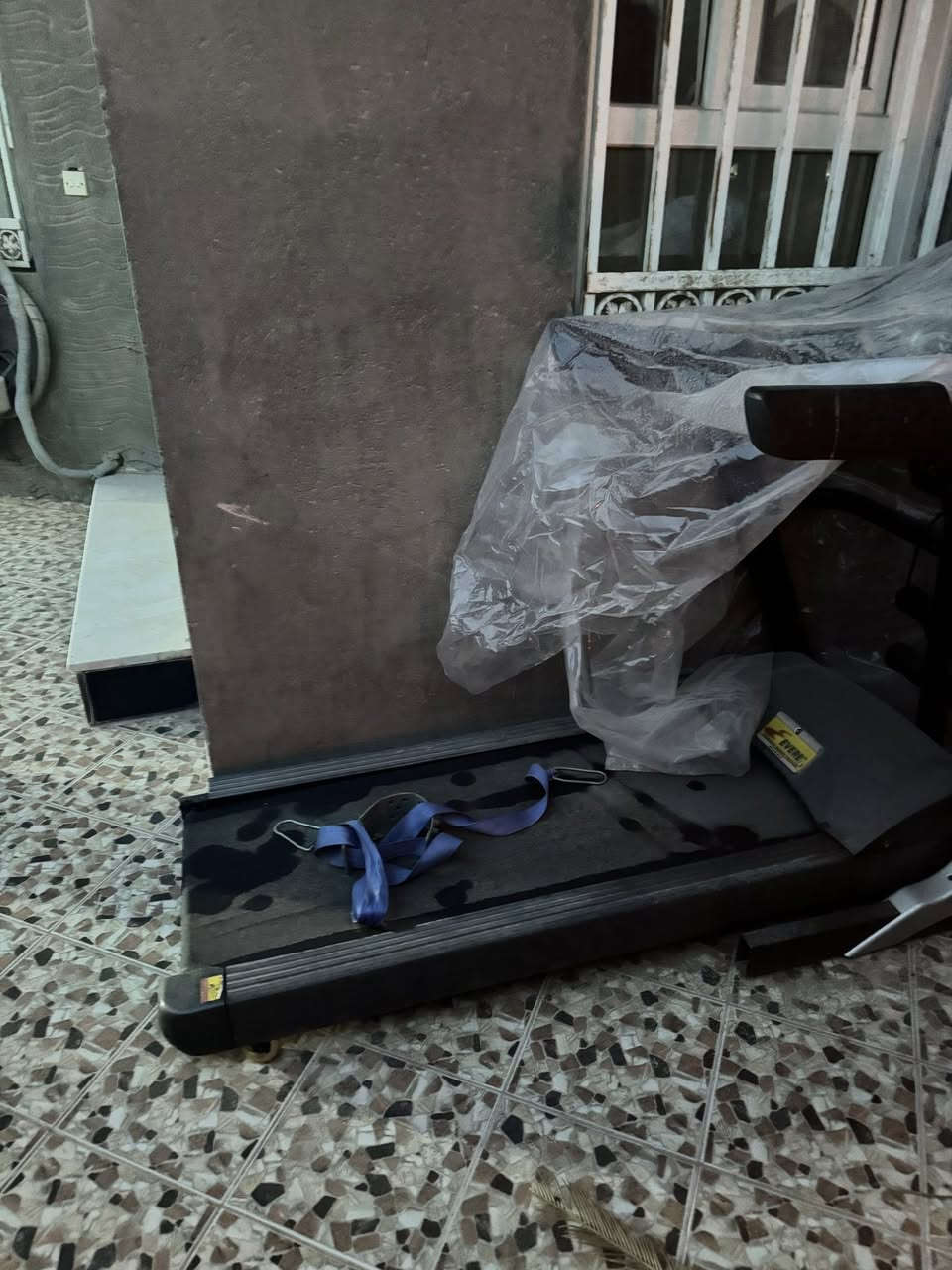 جهاز جري بالجيس متروك اثر حادث سياره انكسرت رجلي
حله ***********
