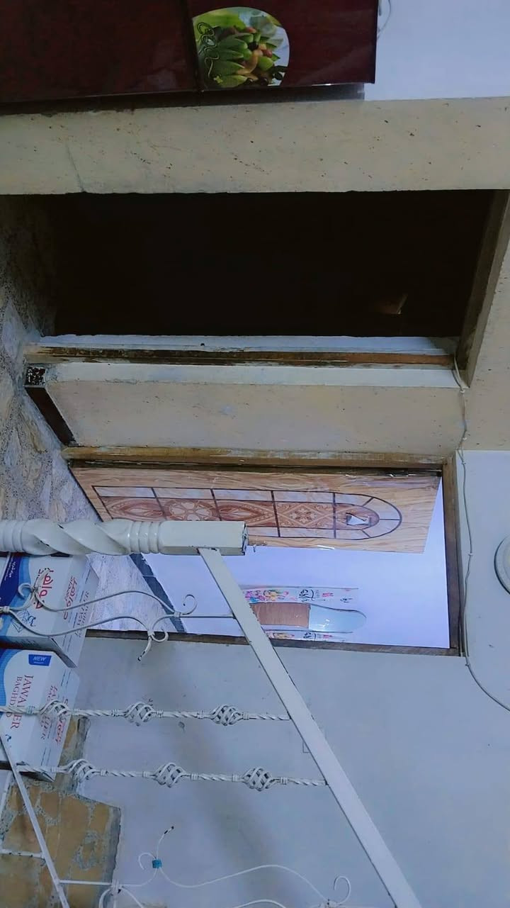السلام عليكم
بيت للبيع  طابو صرف المساحه 150 متر 
بحي الرحمه بفرع مخبز الحجي
طابق ونص
الارضي : غرفتين وصاله واستقبال ومطبخ وحوش
الفوك: غرفتين وصاله صغيره وملحقات 
السعر الاتصال على الرقم ***********
