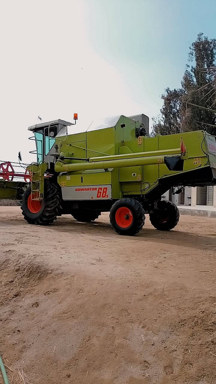 حاصده للبيع دخول 2012 موديل2003 كفاله عامه لاصبغ ولا طك ولا لحيم كللهه على وضع الشركه تاير امامي جديد  تبريد شغال السعر 35 للستفسار *********** 
***********
