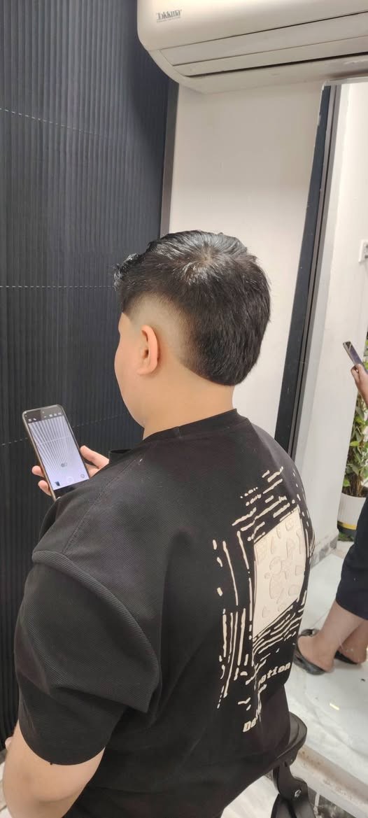 زبائننا الاحبه  ( عدنا والعود احمدو) متواجد داخل قيصريه باب المعظم قرب مطعم ماكي طيله العام الدراسي الجديد   في حلاقه( كوافير المجمع)َ، نتشرف بحظوركم للحجز والاستفسار ***********
***********
الكوافير محمد الرسام.
