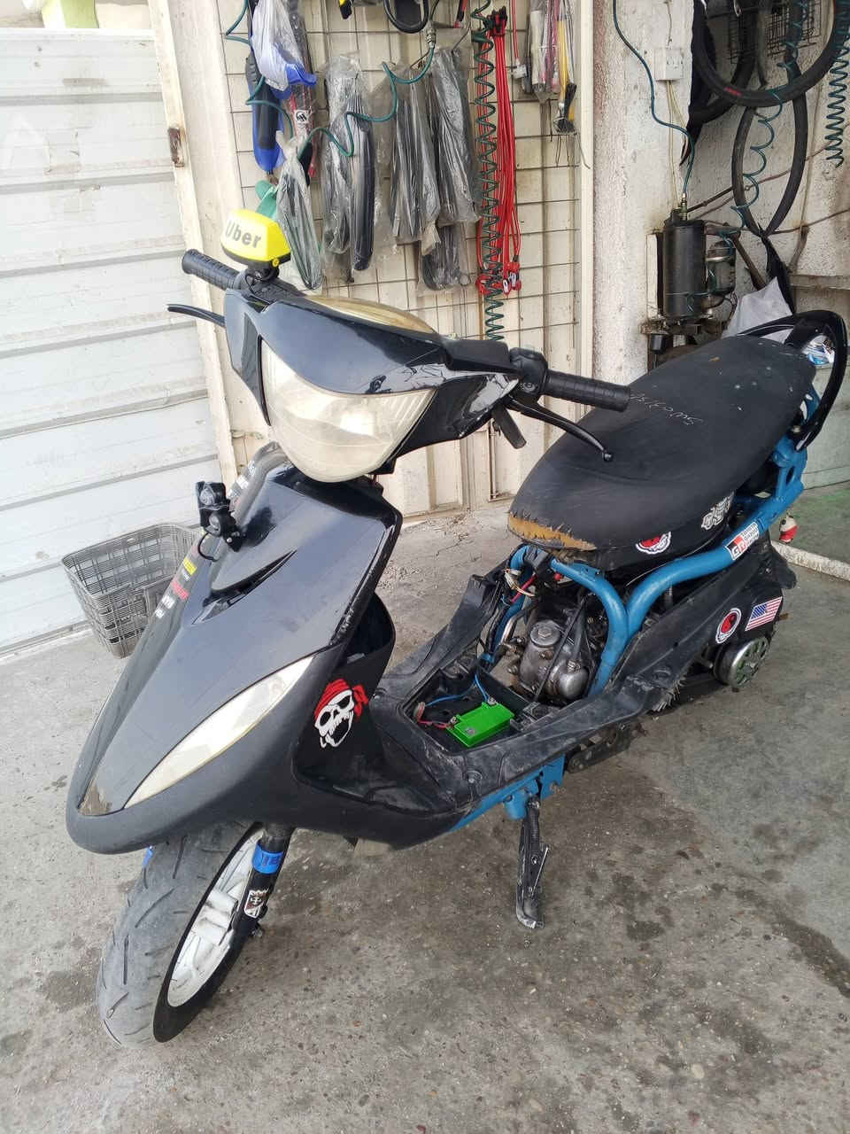 ماكس عدلة لعب للبيع كهربائيات شغالة كلوب مازدة و دشبول وعداد سرعة شغال. الدراجة مفتوحة بوشة 55 شلعة ومعدل 🔥 اذا مو 120 الدراجة ترجع. صالنصة fm بدون فصلة. ويالة مشيفة ابيض. دبل امامي جديد+ كلچ خلفي رياضي+ انطيك كفرات الدراجة الباقية 
السعر 575 الف وبيهة مجال عنواني بغداد حي العامل واتساب ***********
