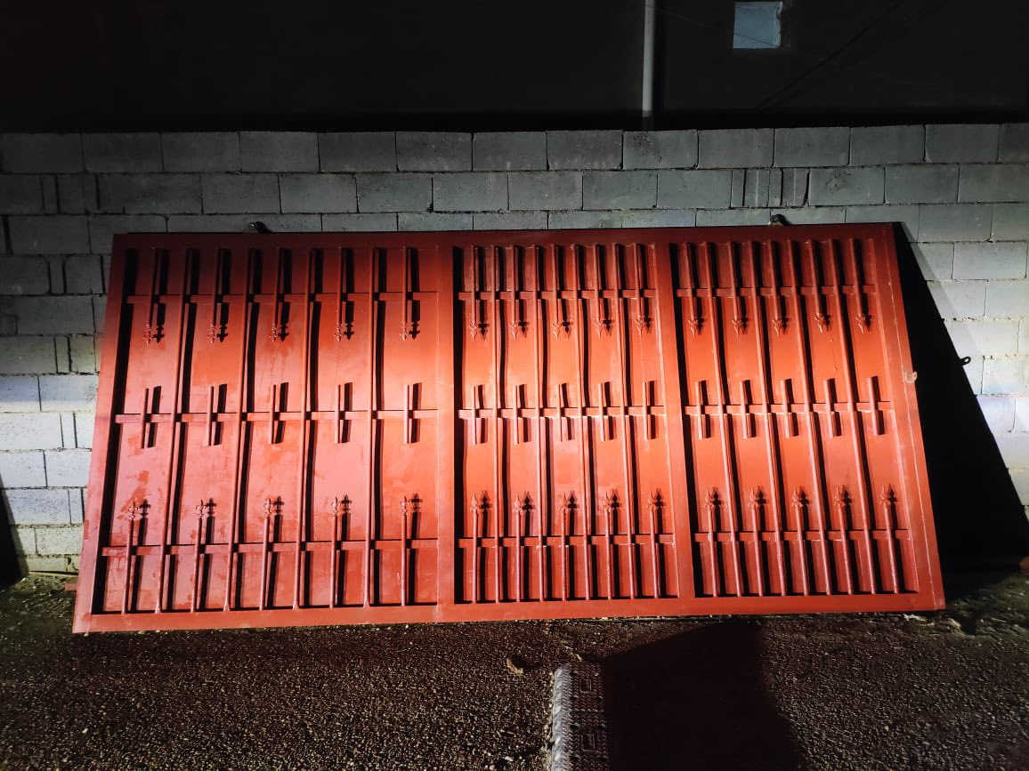 سلام وعليكم باب شارع للبيع اخو جديد
طوله 5 امتار ارتفاعه مترين 

سعره 450 وبي مجال 

رقمي *********** بي وانساب
