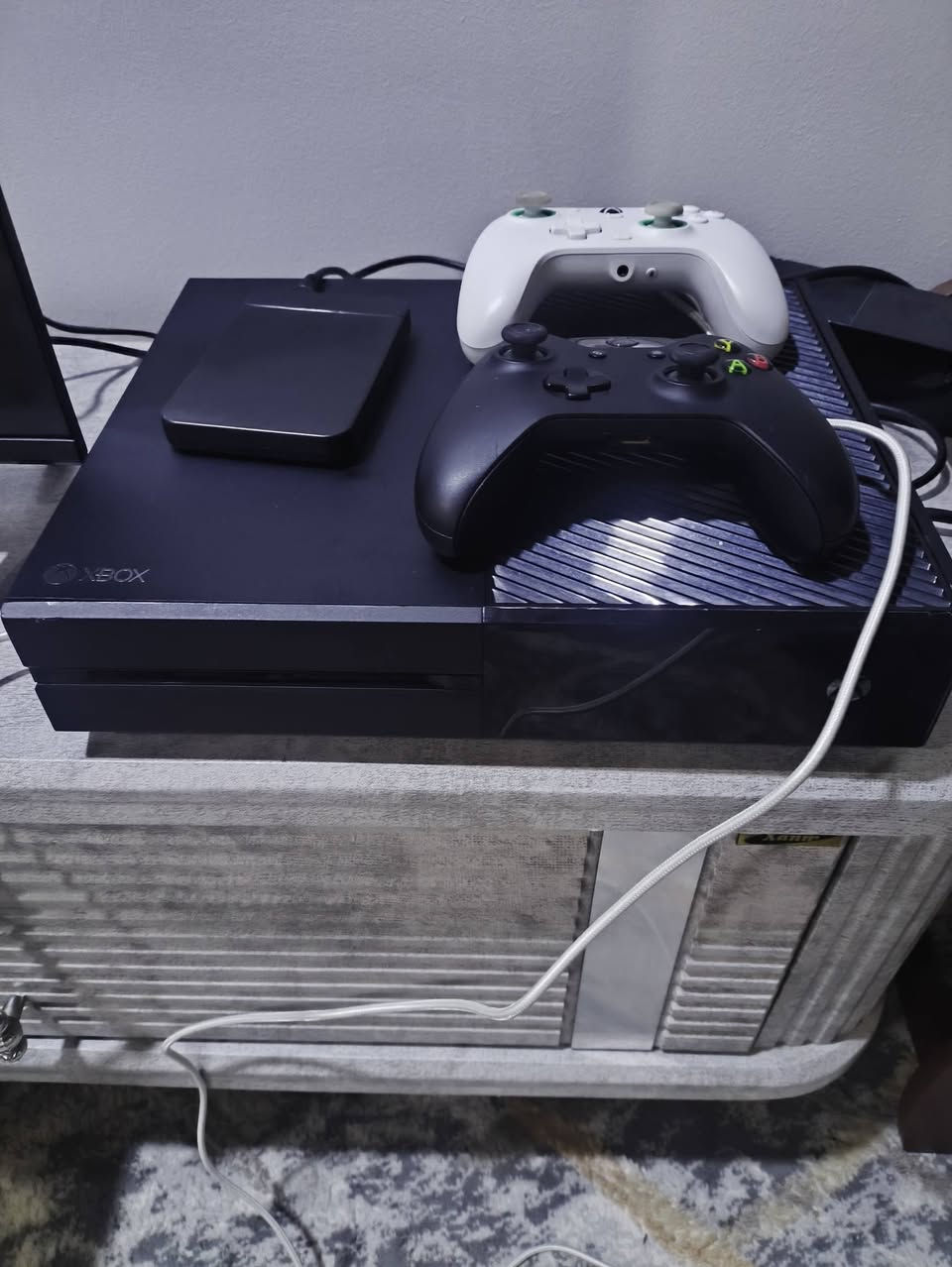 اكسبوكس ون نضيف + 2 يدات يشتغلون ووياه شاحنه باتري يعني ميحتاج تشتري باتري جديد فقط تشحنه+ هارد خارجي 1 تيرا 
210 الف قفل
مكاني كركوك


**إذا كنت صاحب هذا الإعلان وتريد حذفه لأي سبب، رجاءا أرسل رسالة إلى الدعم الفني**