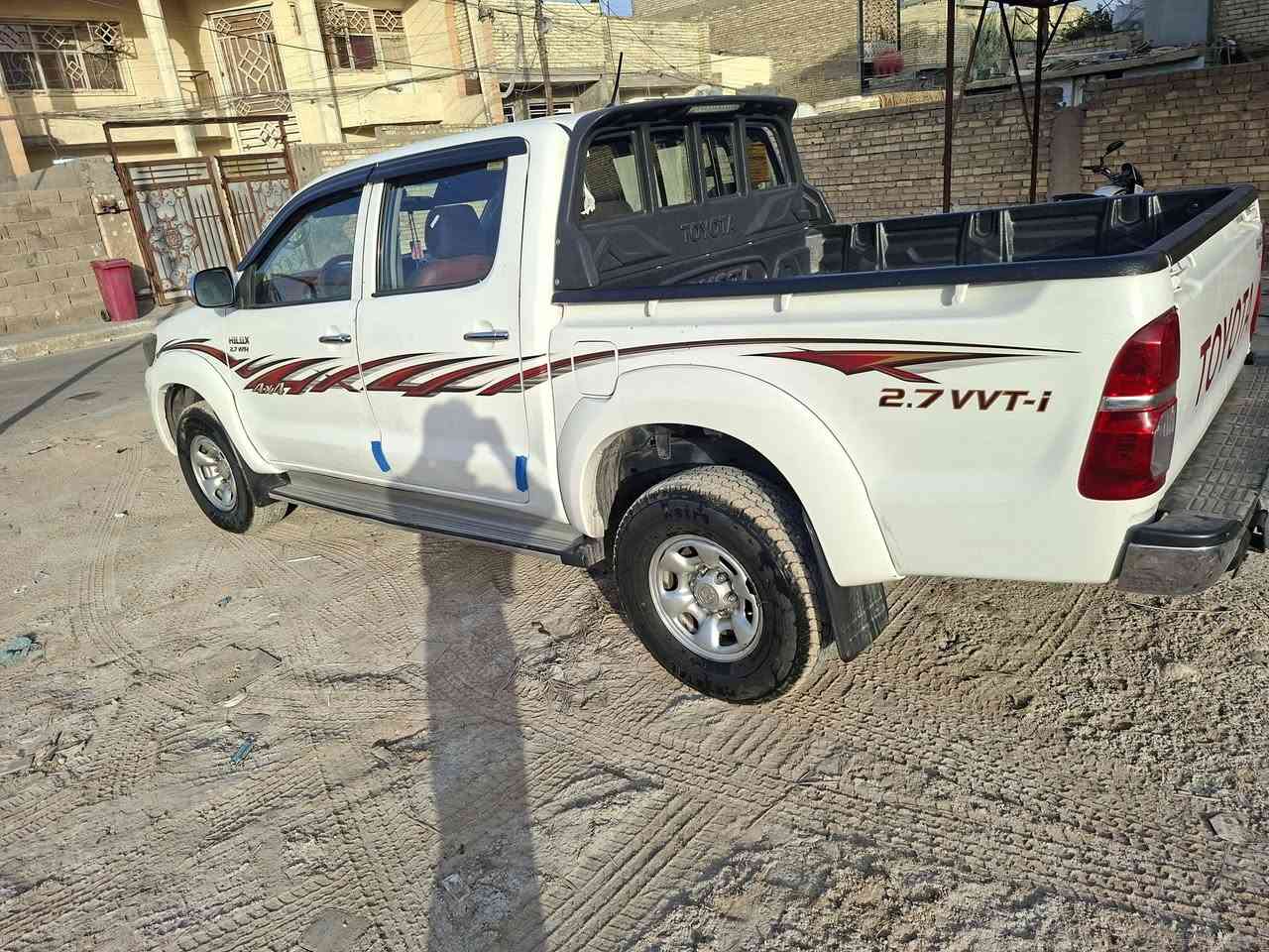 موديل ٢٠١٣ سياره اتوماتيك ماشيه ٢٠٠ الف بيه فقط بارد جه السياق الباب الخلفي بدون صبغ ورصعات خفيفه والباقي كفاله مكينه كفاله فقط الكيس الدهن مفتوح رقم انكليزي السياره معروضه اب ٢٢٠ وبيه مجال  ، *********** وارد سعودي
