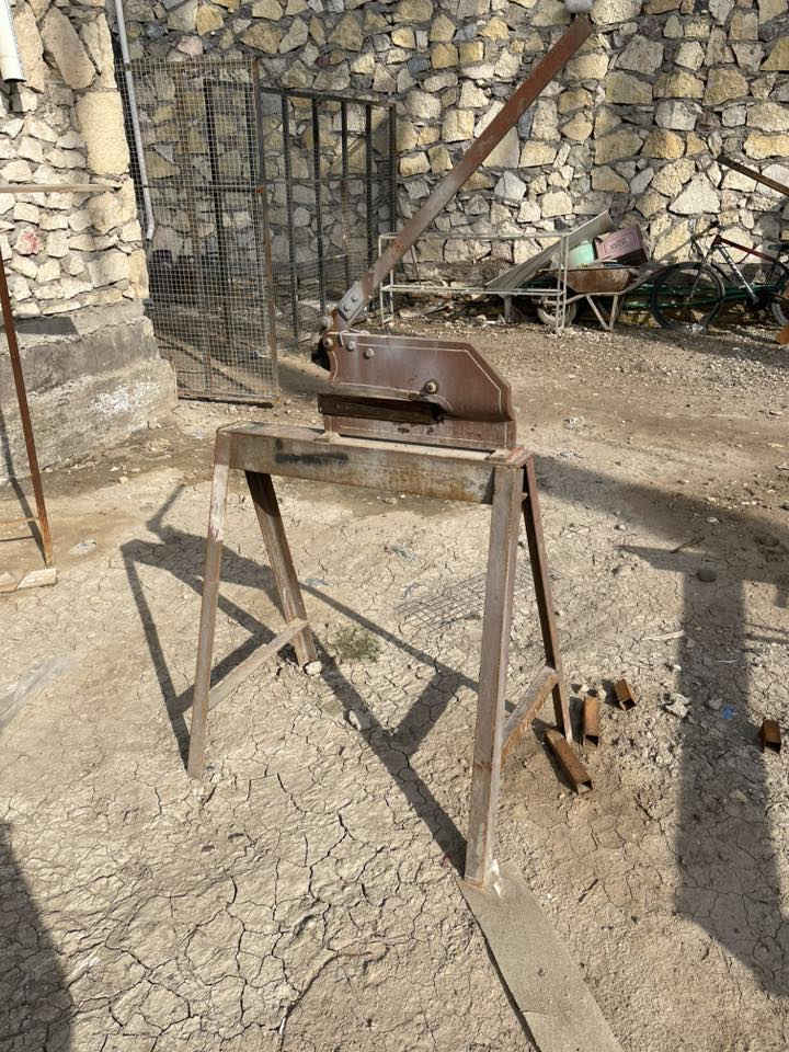 غراض معمل حداده للبيع 
مولده كيه. 30 كيفي
كتر كبير طكتين 
كمبريسر كهربائي 
بنج بلبيت 
تسكا شيلمان 
مكاين لحيم وحده كبيره وحده الكترونيه حجم وسط 
 دريل ثابت حجم صغير 
مكاني دوره ابودشير. 
*********** 
اخوان الشراي يتصل
