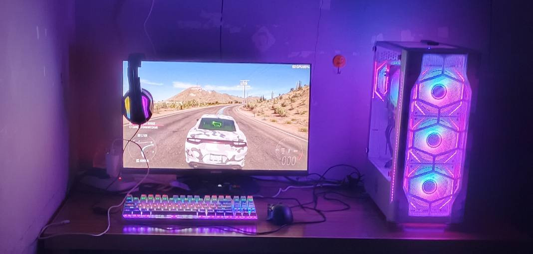 Herogear الكيس من شركت
اللوحة الأم (Motherboard): H510
​المعالج (CPU): Intel Core i5-10400F
​كرت الشاشة (GPU):  RX 580 8 
​الهارد (SSD): بسعة 510 جيجابايت
​الرام (RAM): 16 جيجابايت بسرعة 3200 ميجاهرتز
​التبريد: مبرد هوائي للمعالج
​المراوح: الكيس يحتوي على 4 مروحات (فانات)
​الشاشة: سامسونج (Samsung) بدقة 2K وتردد 60Hz ونوع اللوحة IPS
​بشكل عام، هذي التجميعة تعتبر اقتصادية ومناسبة للألعاب بدقة 1080p، بس الشاشة الـ 2K ممكن تكون قوية شوية على كرت الـ RX 580 بالألعاب الثقيلة   

االتواصل ***********

   السعر750 قابل للتفوض

الموقع العراق \بصره\ الصمعي
