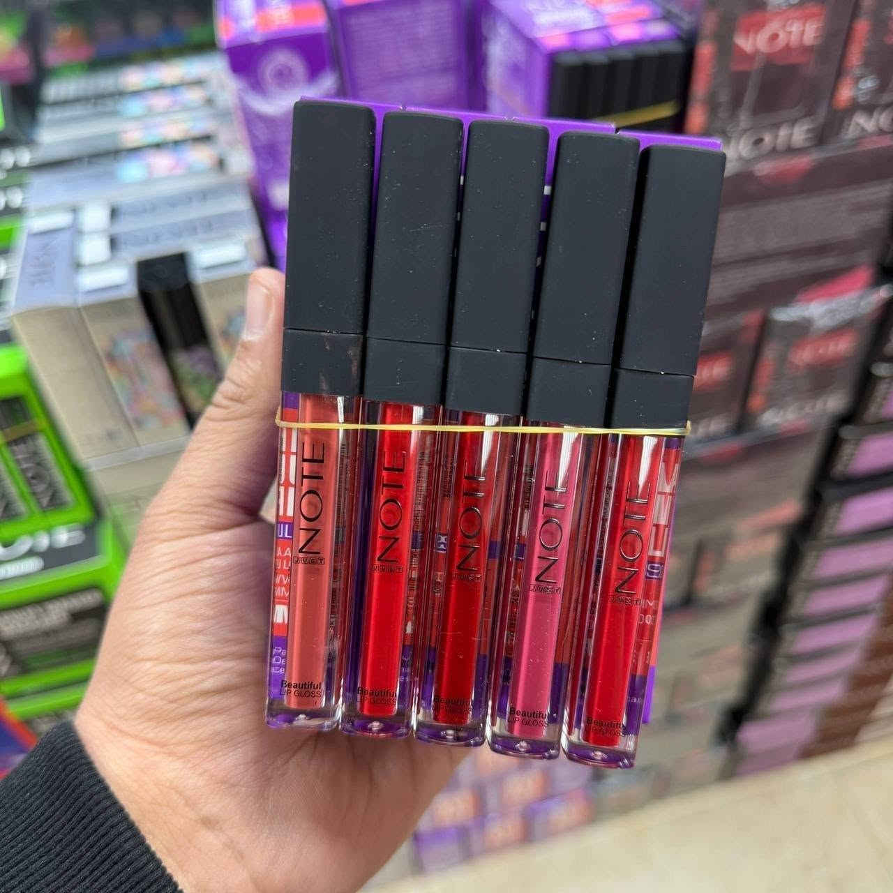 Note MatteMoist Lipgloss
حمر نوت الجديد وصل
احمر شفاه (مات مويست) السائل من نوت
قوام كريمي بلون كثيف وتشطيب مات،
 غني بمكونات مغذية ومرطبة للشفاه فلا
عند تطبيقه يمنح الشفاه فنش كريمي يحتاج لبعض الوقت ليتحول الى مات بملمس
متوفر بيها12لون

سعر الدرزن 19الف فقط 🔥 🔥 🔥💙 روابطنا الرسمية 💙
━━━━━━━━━━━━━━━
🔹 قناتنا على التليجرام
💙 https://t.me/cnvxhkkgfjlkfshklmklljfcjllhgfhk
━━━━━━━━━━━━━━━
🔹 صفحتنا على الفيسبوك
💙 https://www.facebook.com/share/1CspoQ6L4S/
━━━━━━━━━━━━━━━
🔹 حسابنا على الانستغرام
💙 https://www.instagram.com/e_o_p.90?igsh=MTk4eGduOWVvdW1ydQ==
━━━━━━━━━━━━━━━
✨ نورتونا بكل مكان ✨


**إذا كنت صاحب هذا الإعلان وتريد حذفه لأي سبب، رجاءا أرسل رسالة إلى الدعم الفني**