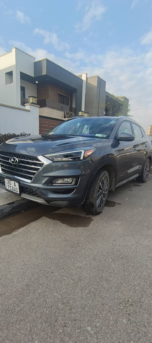 توسان 2021
_محرك 2500 وارد امريكي 
_ماشية 32 الف ميل حقيقي 
_ظربت امريكا الصندوق وراجع ع البارد وصبغ في امريكا المصنع 
_صارلها حادث في العراق الجاملغ الي جهة السايق ومتعدل ع بارد بكد كف الايد 
_طخه بسيطة في الجاملغ الايمن 
_ مع شخط  في الباب الايمن تقريبا  شبرين
السيارة حيل نظيفة صارلها سنتين عندي
الرقم ديالى 
التواصل ع الخاص او  ***********
