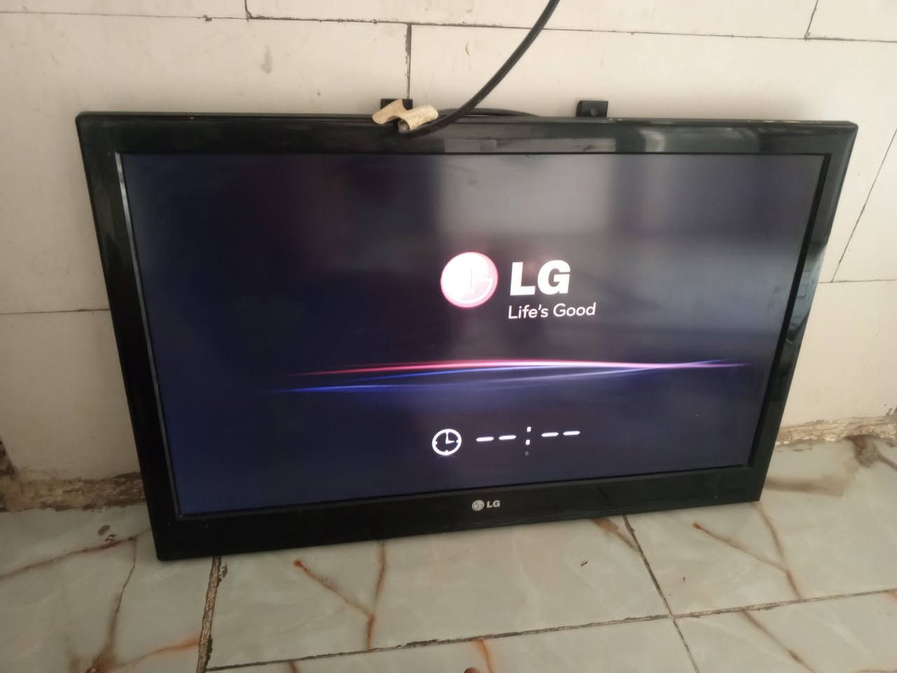 بلازما للبيع حجم 32 LG بدون نت  السعر 75 وبيها مجال بسيط  ***********
