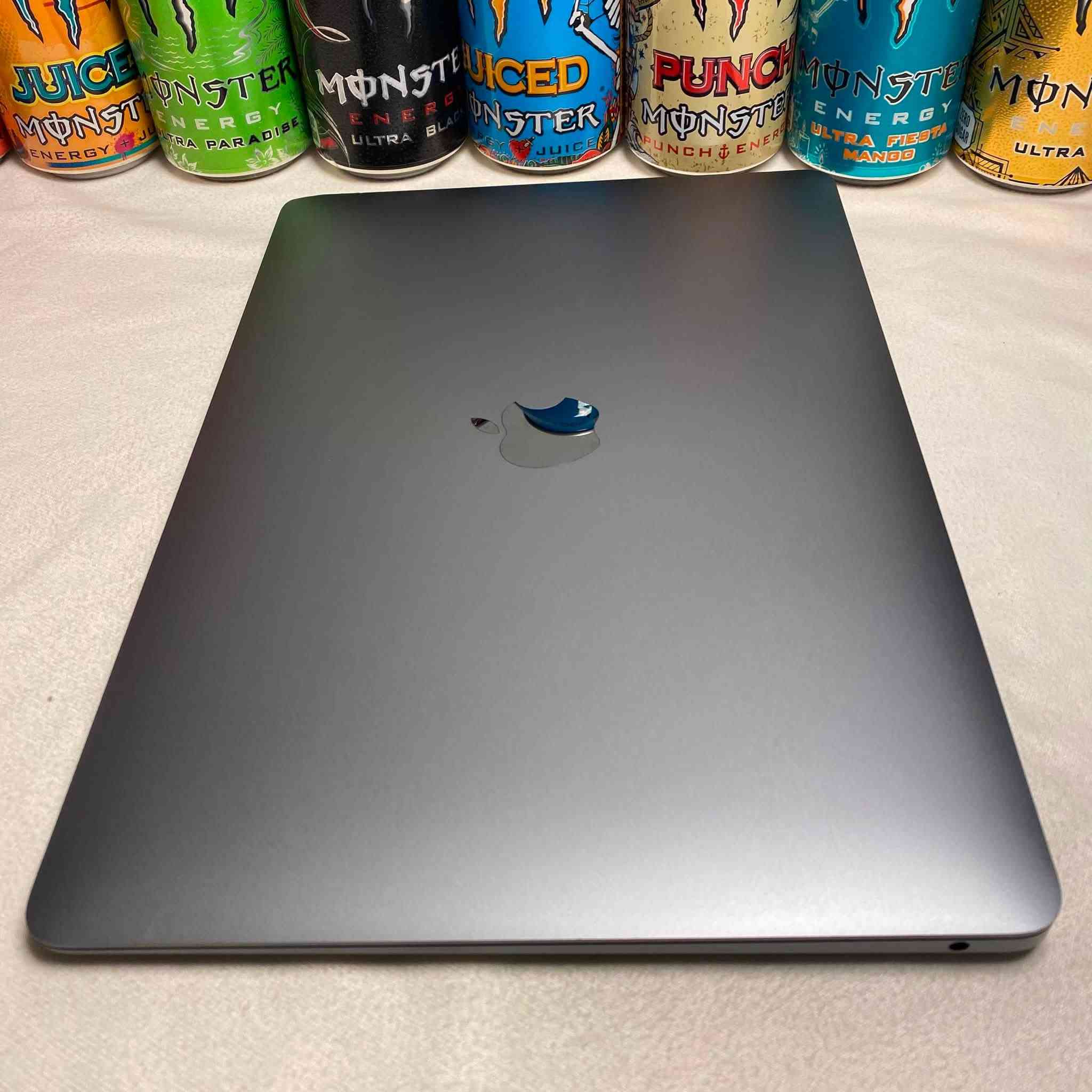 MacBook Air M1 13” للبيع
السلام عليكم،
ماك بوك اير M1، ذاكره ٢٥٦ كيكا رام ٨.

الجهاز اشتريته قبل اقل من سنتين(الوصل موجود) من وكاله ابل iCenter، الجهاز نضيف جداً استخدام قليل، بطارية ٩٧٪؜
فقط ضرر شكلي خفيف على الركن الايسر (موضح بالصور)

الجهاز كامل ومعتني بيه، الصندوق الاصلي والكتيبات، الشاحن الاصلي والكيبل الاصلي، وايضاً جنطه حمل

السعر ٦٥٠ الف، ومتوفر توصيل لكل العراق

الشراي يتفضل خاص وبالعافيه مقدماً 🌹


**إذا كنت صاحب هذا الإعلان وتريد حذفه لأي سبب، رجاءا أرسل رسالة إلى الدعم الفني**