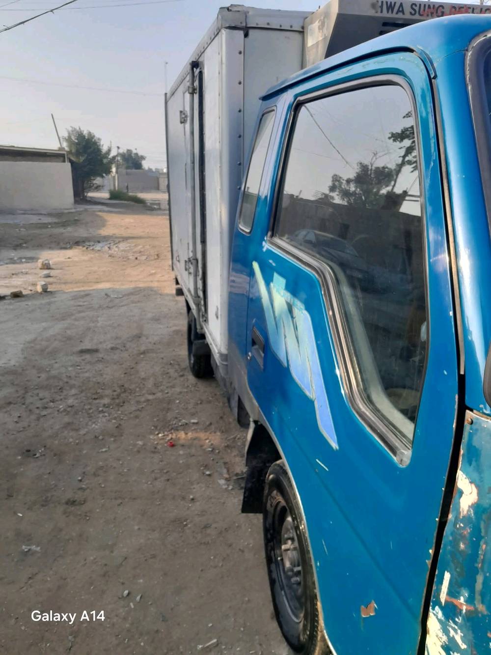 السلام عليكم للبيع  سيارة كيا براد فونتير مديل99 السعر 55 ورقة وبيها مجال قليل  رقمها بغداد انكليزي تحويل ثاني يوم محرك 2700 كير ومحرك خير من الله  تخم تايرات باتير جديد صدر 70٪نظافة شعار كمركي بالقمارة مكاني بغداد مدينة الصدر رقم الهاتف ***********
ملاحظة اذا ميحول ثاني يوم ما ابيع.  البراد بي مشكلة بالقطعة الداخلية 50 الى 100 الف يرجع يشتغل حتى غاز ميحتاج