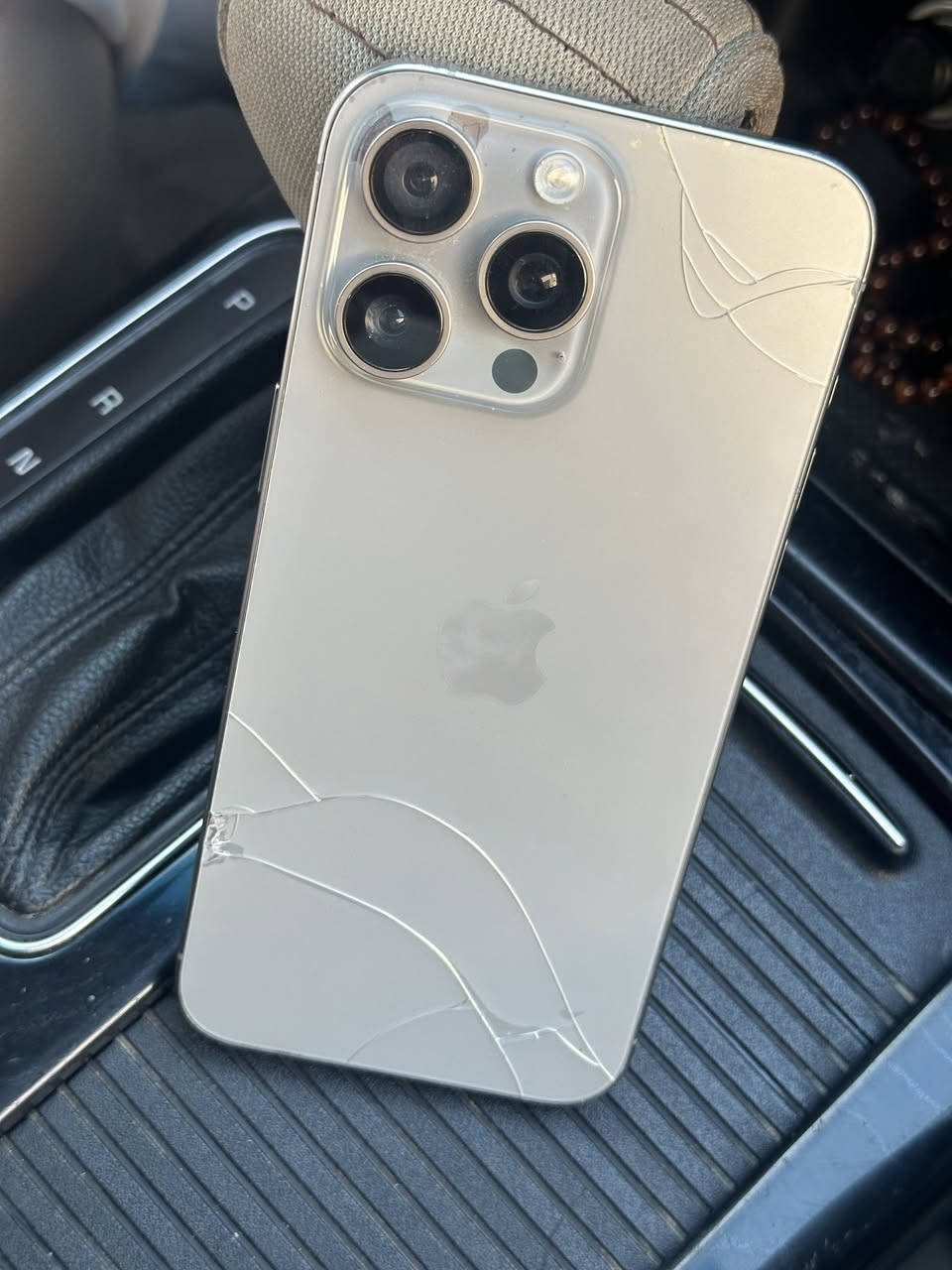 السلام عليكم

iPhone 15  pro max  256g تيتانيوم
بطارية 90
دبل شريحة
مبدل شاشة ومفطور الضهر فقط 
كارتون واغراض كاملة 
المكان موصل
السعر 575 
***********
