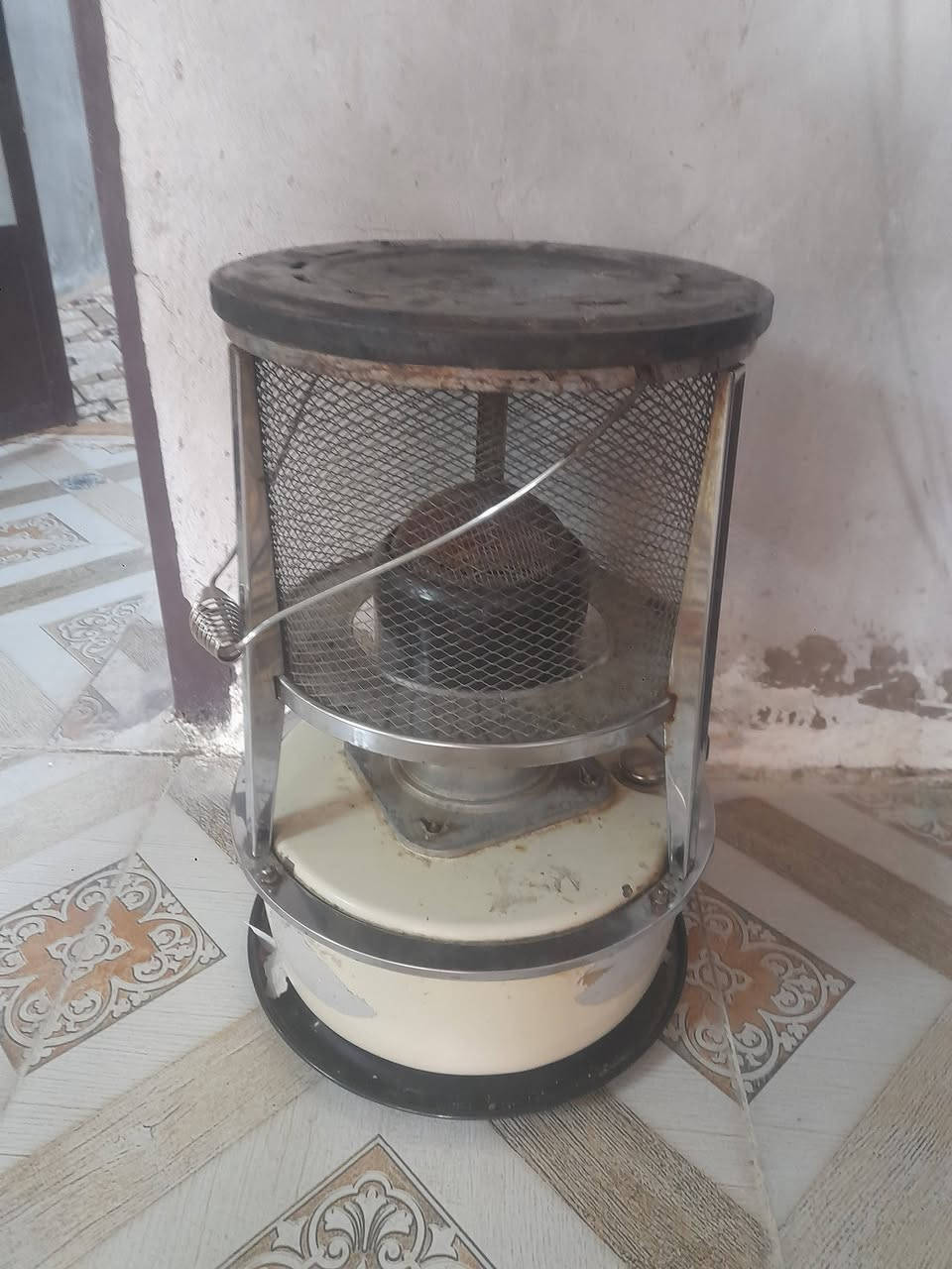 سلام عليكم صوبه البيع سعرهه ٣٥ الف على الفحص مكاني الزعفرانيه يم عمارات سعيده ***********
