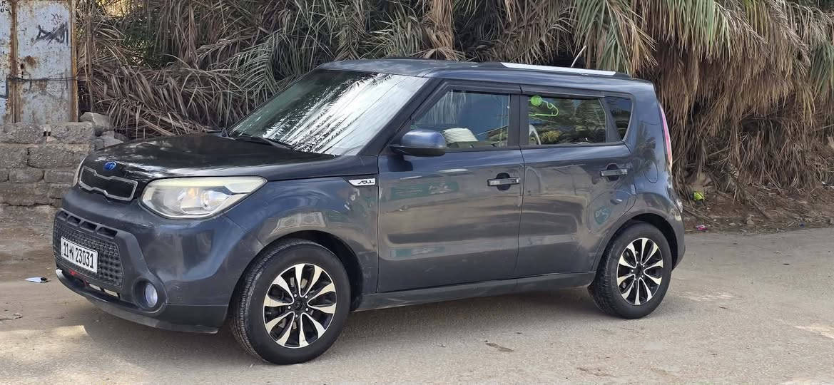 السلام عليكم ورحمت الله وبركاته
سياره صول موديل 2015 وارد امريكي 
رقم بغداد نگليزي بأسمي تحويل ثاني يوم  مكينه 2000 كير حداديه كله.جديد تحكم ستيرن مضخم صوت حادثها قطعتين بس والباقي كفاله مكاني بابل قضاء الهاشميه رقم الموبايل ***********
