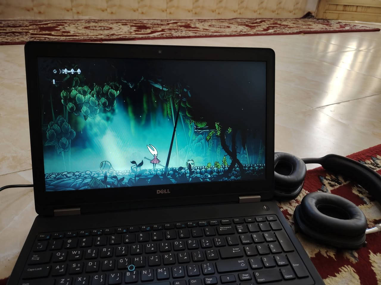 لابتوب Dell Latitude E5570 (نظيف جداً - بحالة ممتازة) 🔥
​لأصحاب العمل، الدراسة، والألعاب المتوسطة.. لابتوب بمواصفات قوية وتصميم عملي متين.
​✅ المواصفات التقنية:
​المعالج: Intel Core i7-6820HQ (فئة HQ القوية، أداء ممتاز في البرامج الهندسية والمونتاج).
​الذاكرة (RAM): سعة 16GB (سلاسة تامة في التنقل بين البرامج).
​الهارد (Storage): نوع SSD فائق السرعة بسعة 512GB (إقلاع النظام بثواني).
​كارت الشاشة (Double Graphics):
​منفصل: AMD Radeon R7 M370 بسعة 2GB (للألعاب وبرامج التصميم).
​داخلي: Intel HD Graphics 530.
​الشاشة: قياس 15.6 بوصة مريحة للعين.
​الكيبورد: عربي/إنكليزي كامل (Full Keyboard) مع إضاءة خلفية.
​✨ المميزات الإضافية:
​الجهاز نظيف جداً (مثل الصور تماماً).
​يحتوي على كافة المنافذ (USB, HDMI, VGA, LAN).
​بطارية تدوم لفترة جيدة.
​تم تنصيب نظام ويندوز 10 مع كافة التعريفات والبرامج الأساسية.
​💰 السعر: 375,000 دينار شراي الك بيه مجال
📍 المكان: [واسط الصويرة]
​📞 للتواصل أو الاستفسار: [ ***********]
