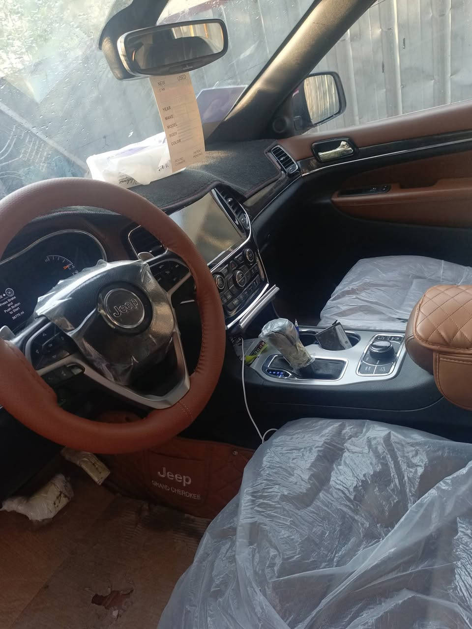 جيب اوفرلاند خليجي ماروني وكاله هارلم موديل 2021  ام الشاشات من اعلى فئات الجيب ماشيه 39  الف فقط نضيفه جداا فول للاخير
داخل مشمشي
ثلاث شاشات
جكات هوائيه تصعد وتنزل
بانوراما طكتين
مكفوله عدا تكحيل  صغير جداا حجم ثلاث اصابع بالباب
زراكات لايات
رادارات جانبيه
تبريد تدفئه بالكشنات
ماسحات اماميه اوتو عند الامطار
وبعد هواي مواصفات
محرك 6 سلندر 3600 المرغوب
رقم بغداد الجديد الانكليزي
باسمي
متواجد بغداد البنوك
السعر 33400 دولار وبيه مجال بسيط فقط
اطارات ممتازه وبطاريه جديده
للاتصال ***********
