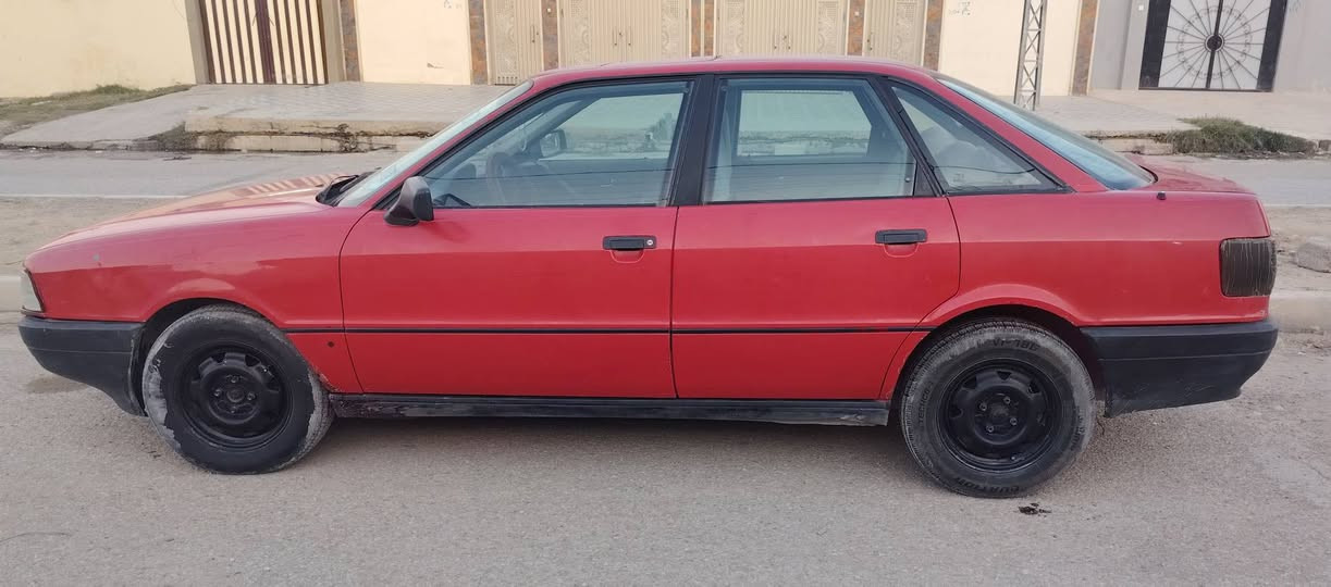 أودي للبيع موديل 1991 سنويه 2030 مكينه نفخ شرط التحويل الوكاله السعر 27 وبيها مجال بصيط ***********
