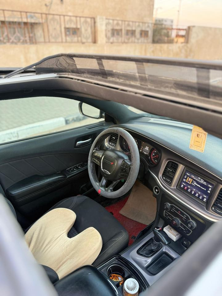 چارجر موديل 21 السياره جديده ومابيها دحچات ولا مهموله 
بيها مكانين صبغ فقط 
لا ايرباگ طاگ 
ولا شاصي ولا لغد ابد
سيارة استعمال شخصي من البيت للدوام فقط 
سعرها 225 وبيها مجال بسيط 
مكانها بحي الاصدقاء ومتواجد عالواتساب ***********
