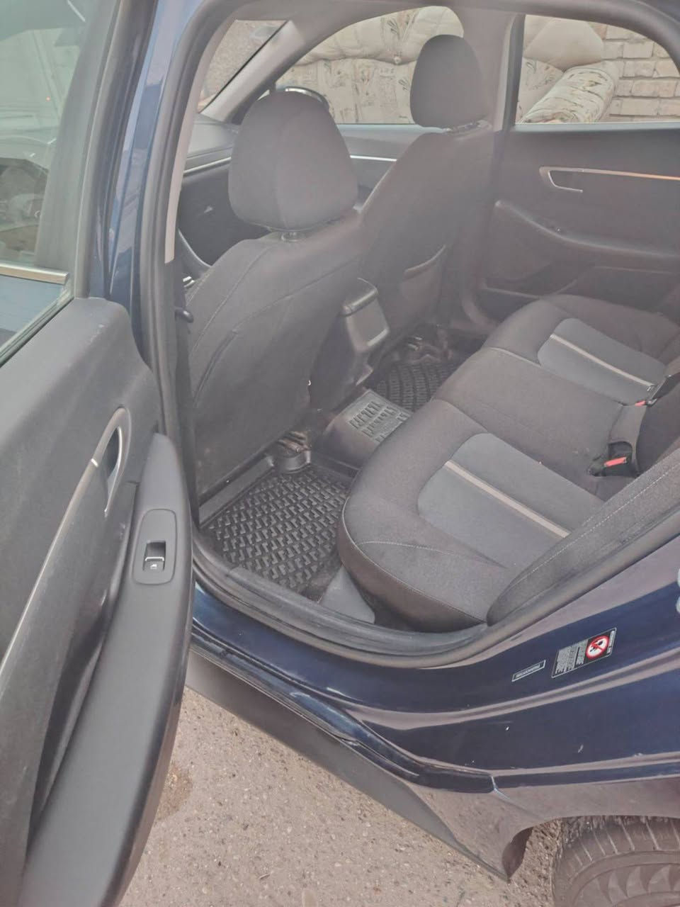 سوناتا ٢١ بغداد بأسمي رقم دولي هزه جديده ٣ قطع صبغ جاملغات اماميه وبنيد بدون لغد ولا شاصي جاهزه من جميع النواحي محرك ٢٥٠٠ مواصفات رادار امامي كامره دواره هند بريك بصمه اوتو ستوب  ماشي٨٣ الف السعر ١٥٥ مكاني البصره *********** بيع او مراوس بامريكي
