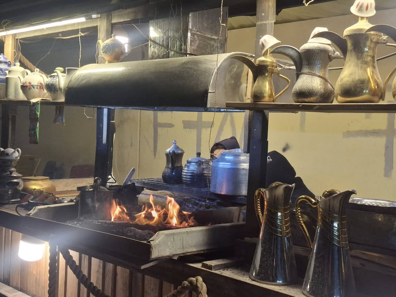 السلام عليكم  للبيع ميز  حديد وخشب شغل درجة أولى شاي وقهوة مع اندومي ولبلبي 
اغراضة كاملة او كلة اصلي مع مكان اندومي ولبلبي  الميز ٣ امتار  بس تحتاج مكان تفتح 
والله البلدية شيلونة من مكانة
العنوان قرية الغدير الأولى 
***********
غير متواجد عل فيس
