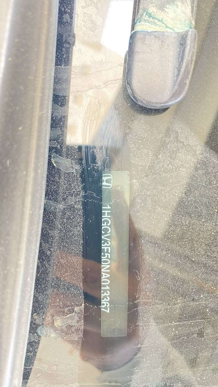 هوندا اكورد هايبرد  2022 ابيض صدفي فول مواصفات EXL
محرك 2000 

تشغيل عن بعد 

كشنات جلد كهربائي 

نقطه عمياء 

4 أنظمة ايكو سبورت عادي كهربائي (EV) 
اوتو هولد 
هاند بريك دگمة 

هواية مواصفات ومعروفة مواصفاتها 

السياره جديده مابيها قطرة صبغ ضربتها خفيفة معدلة عالبارد 

للتواصل 

***********
