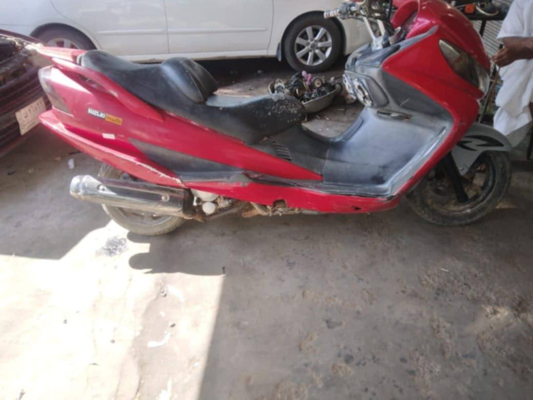 سلام عليكم دراجة سكاي ويف محرك ربع نوزل سويج موبصمة
دراجه محرك شغال بس بيه الراجز والفلوين يراد تبديل سعر ٣٠٠ 

***********
