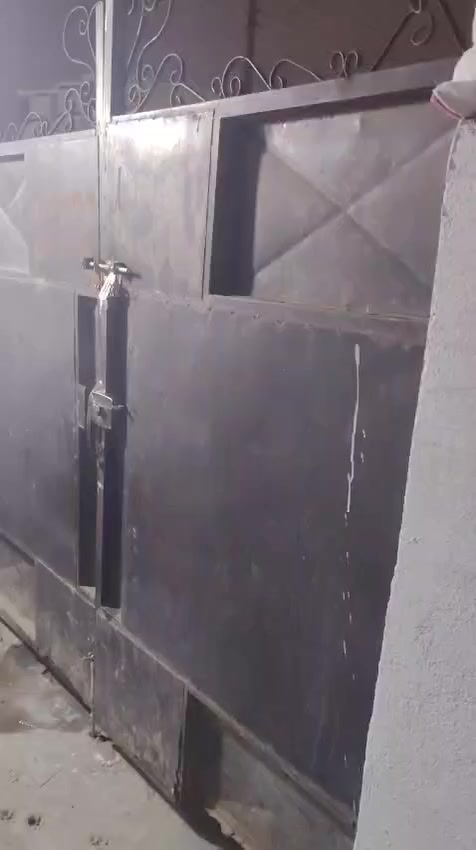 مشتمل للبيع 
ركن
 مساحه90متر مفوض طابو
بتأميم خلف جامع احمد بن حنبل 
سعر 40مليون 
الاتصال ***********
