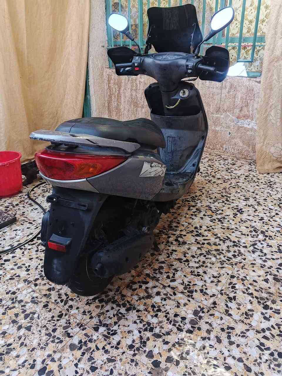 السلام عليكم دراجة بريز كابريتر فحل لدراجة مكفولة وحلوة برغي ما مفتوح بيهة خير من الله شلعة معدل سلف هندر لايت هورن اشاير كلة شغل كفرات ختم واحدبيهة كلج خلفي شوية بي رجة السعر 550وبيهة مجال لعنوان بغداد البلديات ***********
