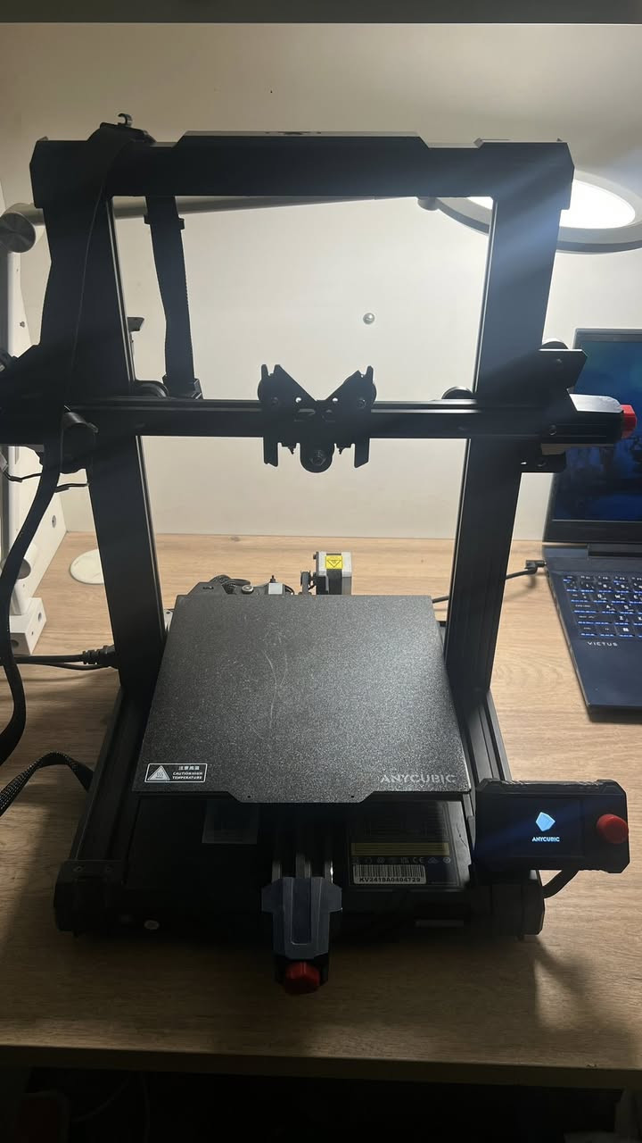 طابعة ثريدي بلاستك من شركة أني كيوبك موديل:
(Anycubic V1.5.6.3 Kobra 2 Neo)

مستعملة شغالة مابيهة عطل كل المحركات تشتغل (مفحوصات بلفديو)  مابيهة نقص عدى قطعتين بس 

‏ filament extruder & detector (موضحات بلصورة)

الي يريدهة سواء ياخذهة قطع غيار (مدام صعد سعرهن من ورة الكمرك) او يجيب القطع النقص و يشتغل بيهة عادي يكدر، اخذتهة ب١٠٠ الف اريدهة ب ١٠٠ الف و بي مجال السعر 

للتواصل ***********

قياساتهة و معلوماتهة من الموقع الرسمي 

Anycubic Kobra 2 Neo

V1.5.6.3

220*220*250 (mm)

https://store.anycubic.com/products/kobra-2-neo

فديو توضيحي للكل قطع الطابعة من القناة الرسمية للشركة: https://youtu.be/TpEcK-LBzz4?si=YoMogAE95Wk-aBel

و هاي صفحة من الموقع الرسمي لصيانة اي قطعة:

https://wiki.anycubic.com/en/fdm-3d-printer/kobra-2-neo?_sasdk=dMTljMWFhYmNjMGQyOTk0LTBmNTJjZTEwNmYzZmQ3OC03Mzc5MzU2Zi0zOTYzMjgtMTljMWFhYmNjMGUyYTRl
