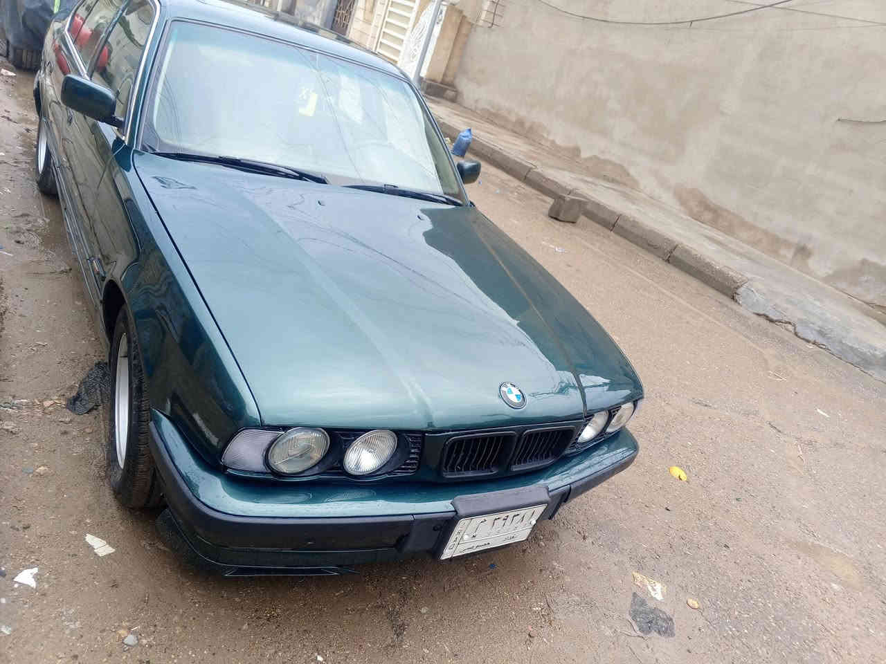 السلام عليكم Bmw 535 محرك مفتوح 6 سلندر
موديل 91 تحويل مباشر اكاتبك مروري
سياره معمرها تعمير جديد شغل وصبغ درجة اولى 

كشنات كهرباء خزن سلايت 

كير ومحرك خير من الله تشك الكاع تحريكتها 

تخم تاير جديد ويل خليه 

صدر امامي وخلفي جديد 

السياره بيها نواقص بسيطه وراح اذكرها بالمنشور 

النواقص 

جامه اماميه 

سنتر لوك تقفيل 

سبير 

سلايت اعتقد دكمه لو كهرباء 

راديتر تبريد بس شد راديتر واشحن جان شغال التبريد 

تنظيف نوزلات على بلكات بيها خربطه كلش بسيطه بدايت التشغيل 

تم تنزيل السعر 55 وبيها مجال اوكعلك مال نواقص 

***********
