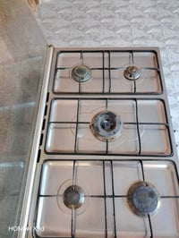 وبركاته طباخ شغال فرن داخلي مع كافة العيون نظيف جداً  السعر 150وبي مجا...