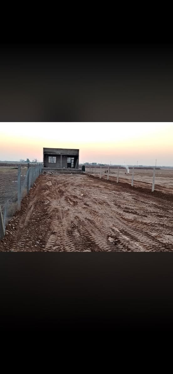 السلام عليكم بيت  عل حولي مباشر بضهر معمل الغاز المساحه دونم 
كهرباء ماء واصل 
بير كامل 
الاتصال 

‭0772 780 4020‬
