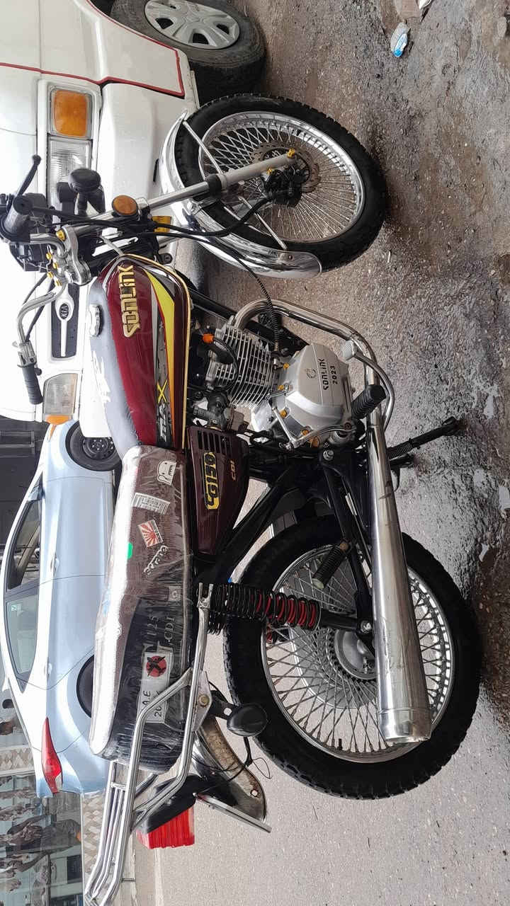 تايكر موديل ٢٣ ورقه كورتونيه كفاله عامه مكينه شرط برغي ممفتوح بيها  كله شغال السعر ٥٠٠ بعقوبه ***********
