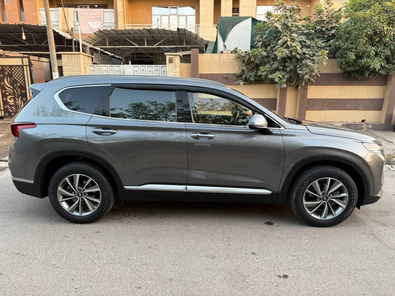 سنتافي 2019
أمريكي محرك 2400 GDi
ماشية 62 ميل
السياره 5 راكب 
ظرر بوند وچاملغ تبديل اصلي نفس اللون
السياره فول واحد على واحد 

سيارة جديدة على أيدي من امريكا

سعر 175 وبيها مجال 
مكانها معروضه بكركوك 

استفسار اكثر ‭0771 974 7357‬
