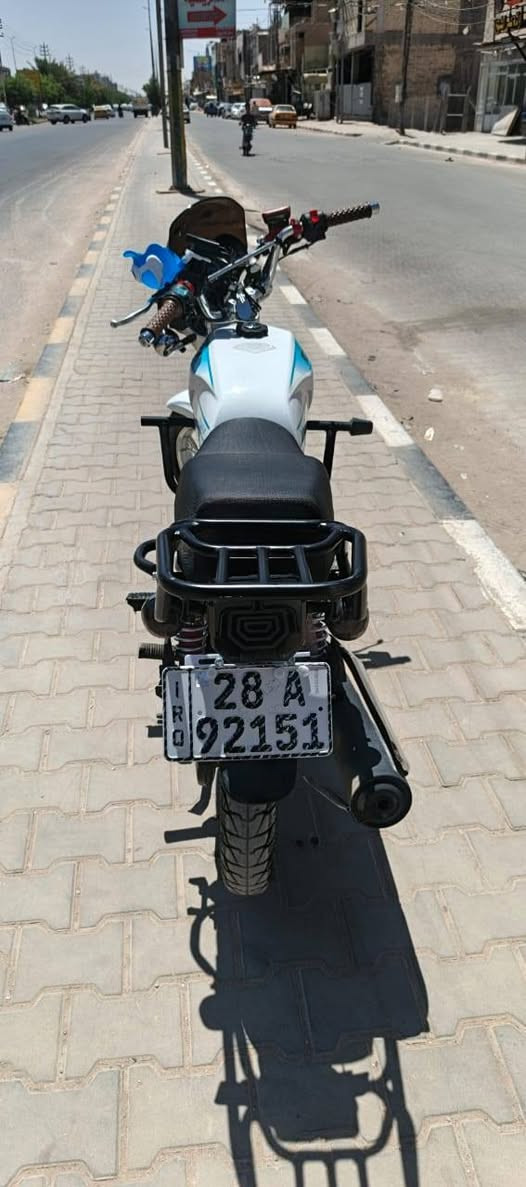 للبيع..
دراجة Sonic N max سونيك أن ماكس 🏍️ 🏍️ موديل 2025. 

حجم المحرك : زنجيل 200Cc ( ٢٠٠ سي سي ) المرغوب ⚡⚡ 

محرك دايون 👍🚀 ، مانع إهتزاز، كاتم. 

🚔🚦الدراجة أُصولية مرقمة ( رقم نجف ) لوحات 🚓🚥 ( فقط مداور ). 

السعر : مليون و650 ألف.

مكانها : النجف الأشرف، نهاية شارع المدينة.

ملاحظة " تجي تفحص وتأخذ لأي مصلح في النجف.

رقمي *********** ( واتساب ).
