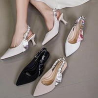 جديدة • أربع ألوان • مقاسات ٣٧/٣٨/٣٩/٤٩/٤١