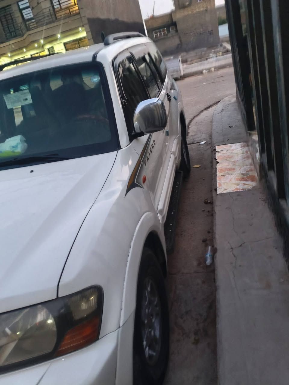 سلام عليكم 
باجيرو 2004
رقم إنكليزي 
محرك وكير مكفول 
مراوس بسني 
 
رقم ***********
