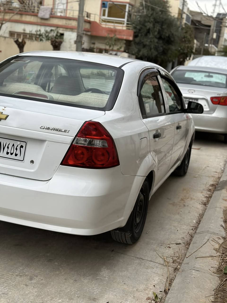 ساغ ساغ ساغ
گێڕو مە کەینەی بە شەرتی فیتەر
موسو بڕاوەو سەقف وحیزام بە شەرت
مەکینە بچوکی گێڕ ئۆتۆماتیک ناو زەردی ٤ جام کارەبا
ئاوێنە کارەبا بەرگەدەرگاو کوشنەکانی لۆک
٢ ڕۆژە تاقمێ تایەی لۆکم بۆ بەبستوە 
ڕۆن و فلتەرو ئەنتی فرێزم دوێنێ گۆڕیوە 
هەموو گیانی بەشەرت سەیارەکە زۆر تازەیە 
کۆدی ئاسایشم بۆ کردوە 
بە شەرتی ماڵی مەدەنی و ماڵی کەس نەبێت 
ڕەقەم شانسی مەزبوتە دەست کاری نەکراوە
لە سلێمانیم ***********
