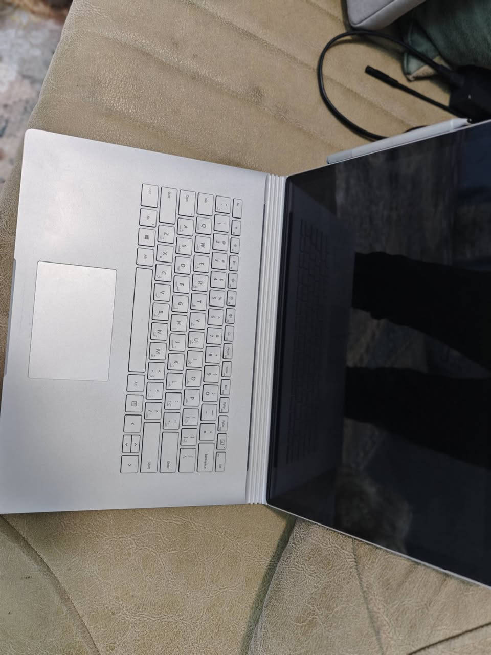 لابتوب Microsoft Surface book 2 القابل لفك الشاشة
مع شاشة 4K لمس
Core i7-8650U كور اي سفن جيل الثامن
Ram 16 GB
6 GB كرت شاشة داخلي GTX 1060
Screen 15.6 inch حجم شاشة 
Screen resoultion 3000 x 2000 دقة شاشة
blacklight keyboard كيبورد ضوئي
Hard 512 GB M.2 Nvme Samsung هارد 
Clean 95 % نظافة
ملاحظة : البطارية عمرهه اعتقد منتهي لان متروكة ما مشغلهه . من اشحنهه فول وره شويه وتنطفي
بغداد


**إذا كنت صاحب هذا الإعلان وتريد حذفه لأي سبب، رجاءا أرسل رسالة إلى الدعم الفني**
