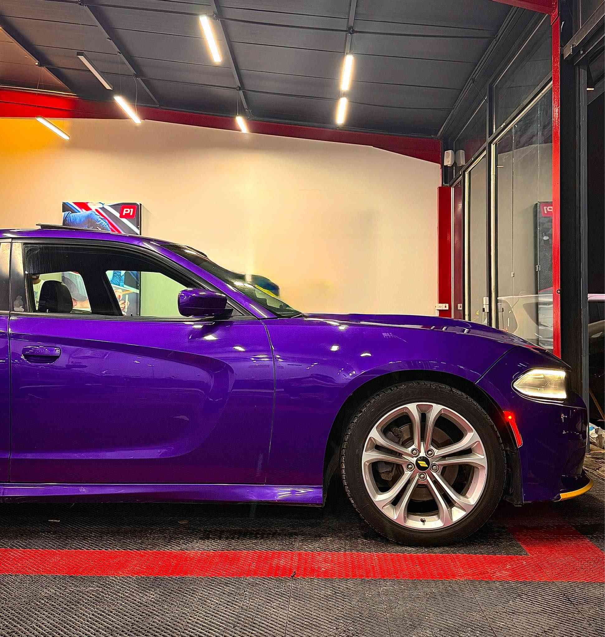 دوج جارجر خليجي 2019 GT
  رقم اربيل الحديث باأسمي السيارة  
المحرك: V6/3600 
 اللون : بنفسجي مميز
لااستفسار /***********

المواصفات : . 
*فتحة سلايد
* المصابيح الأمامية مع LED . 
* حساسات .
* شاشه كبيرة مع نظام ملاحة نفكيشن GPS .
* الشاشة مع اوپشنات SRT . 
* ويل قياس 20 انج GT plas
* مقاعد جلد  .بلون السيارة 
* كشن السائق كهرباء .
* تشغيل عن بعد .   .
* كاميرا خلفية .
* مرايا متحسسة للاضاءة العالية .
    *. كير شفتات .
* سوبر تراك باك 
عداد المسافة : 80 الف
السياره نضيفه وكلشي بيها عل وضع البلاد بس بنيد مبدل بلادي نفس اللون

مكان السياره : النجف

للاستفسار : *********** النجف, العراق
