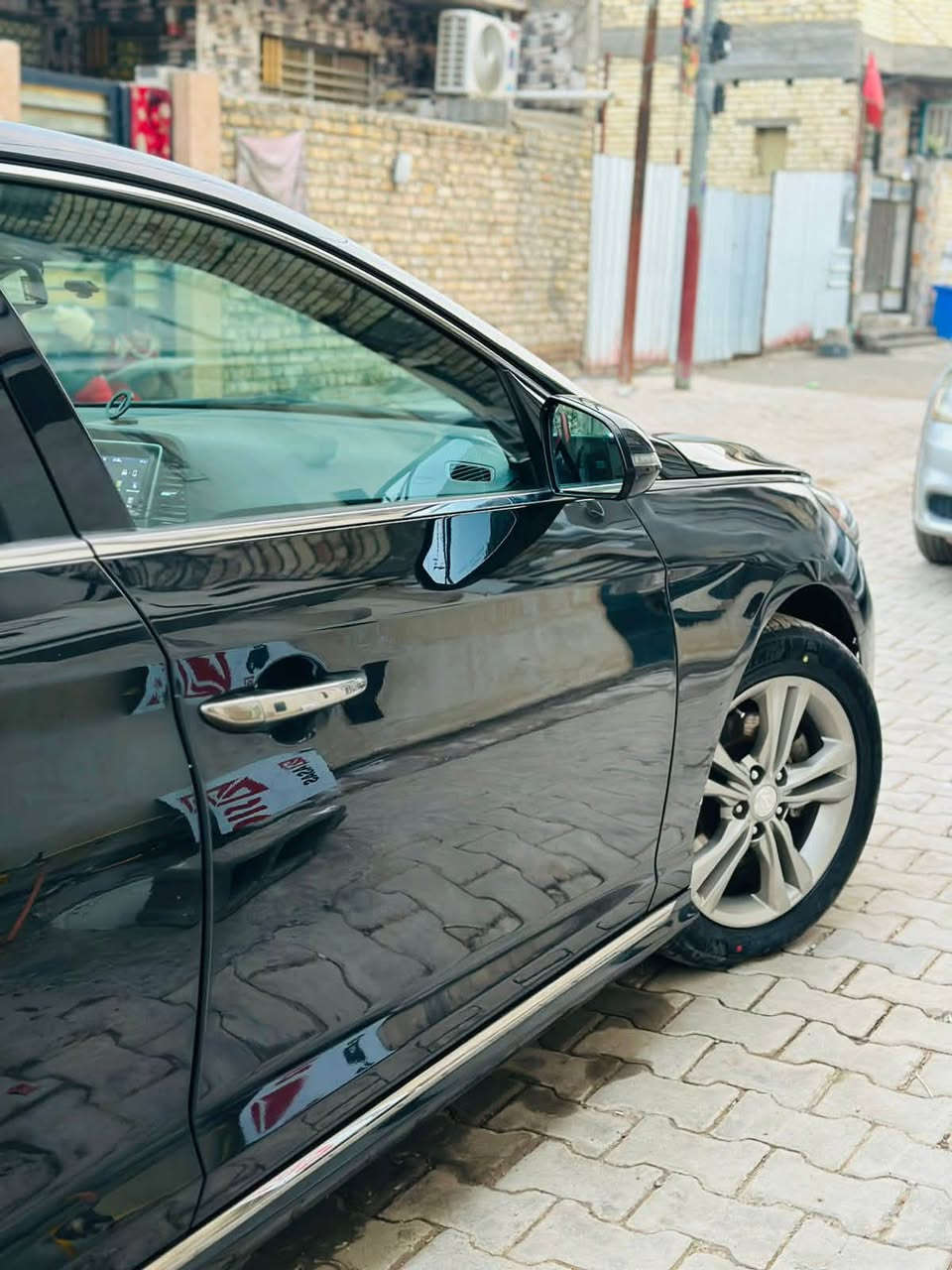 السلام عليكم سونتا لبيع 2018
حادثة جمالغ وبنيد موجود بصور الحادث 
رقم شمالي اربيل 
فول موصفات المتدد 
فتحة 
تحكم اسيترن
بصمة
اشاير مري
كشن كهربائي
قيادة اسبورت ايكو عادي 
 كشنات تدفئة تبريد 
لايت زنون سستم
رادرات 
كشنات جلد
كامرة دوارة 
شاشة
ماشية 95الف
بعد بية موصافات
السعر 130

رقم الهاتف ***********
