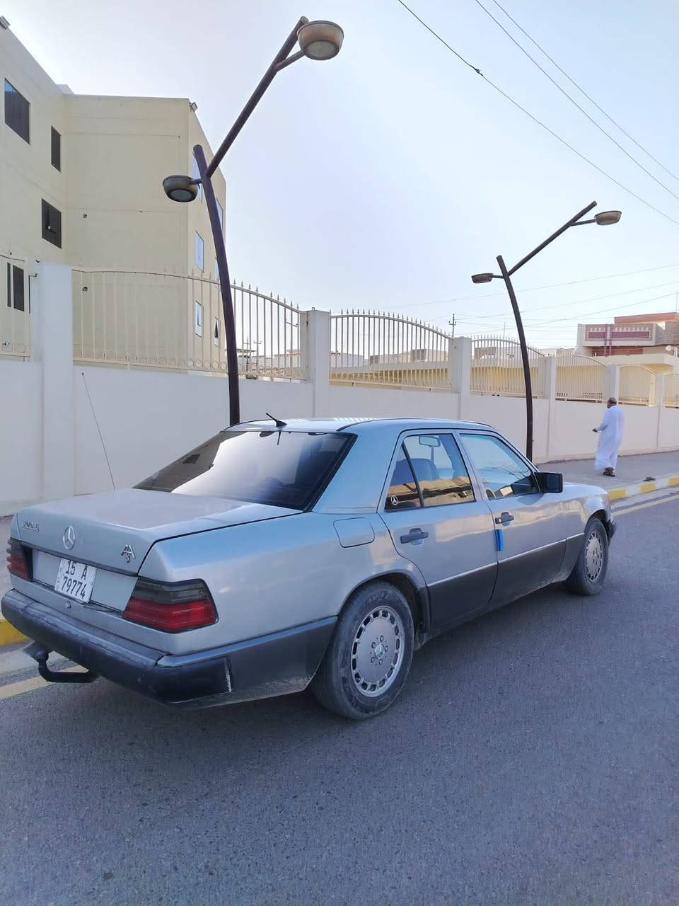 دب موديل 1992 رقم انبار انكليزي كير ومحرك 3000v مكفوله  من الضربه مصبوغه جماليه فقط المكان الفلوجه شارع 60 السعر 57 وبيها مجال للاستفسار *********** الفلوجة, الأنبار
