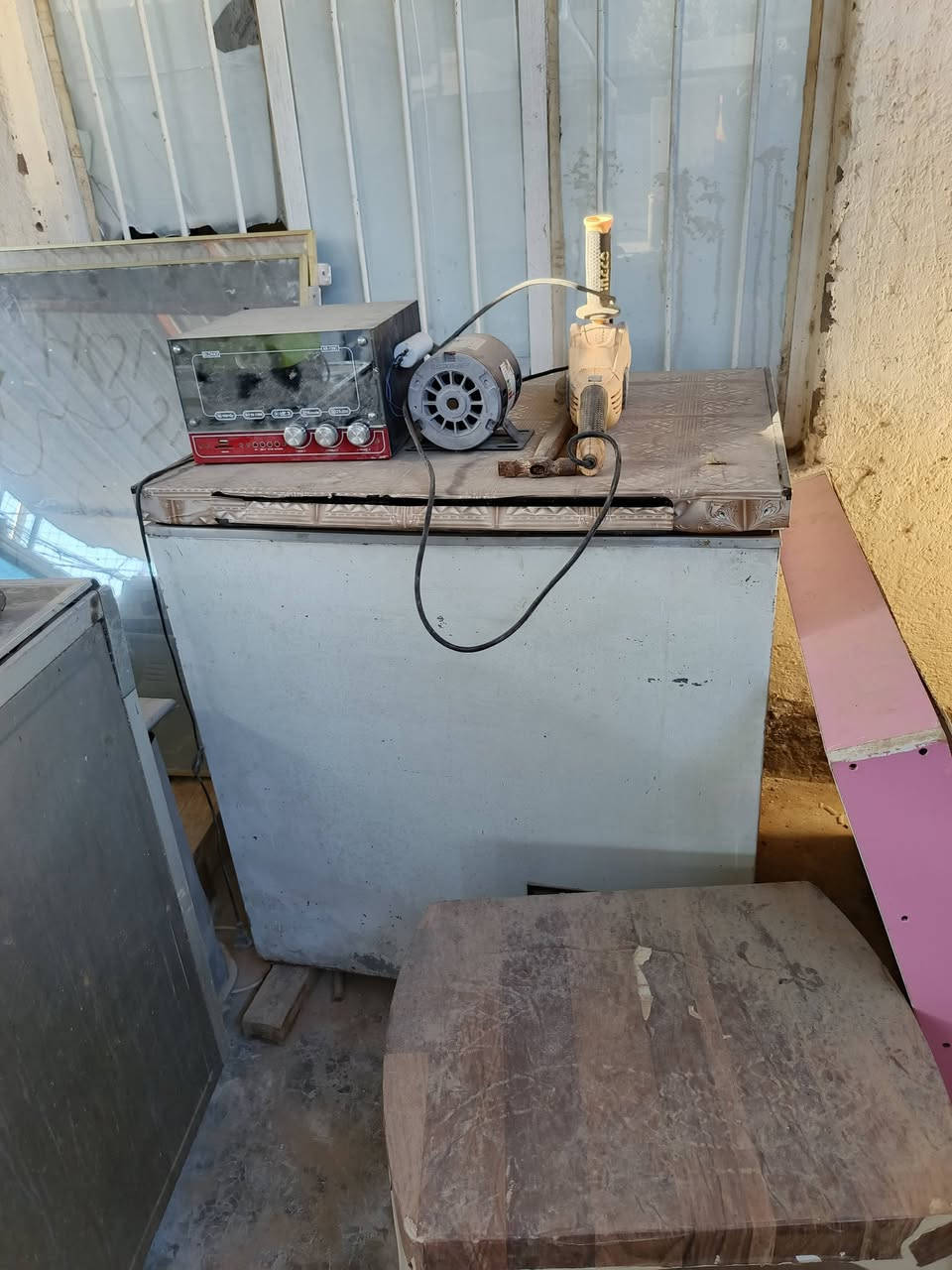 يعلن مزاد نشوان الشمري عن وصول بضاعه استعمال قليل العنوان خلف المستشفى بلدروز العام ع الرقم ***********
