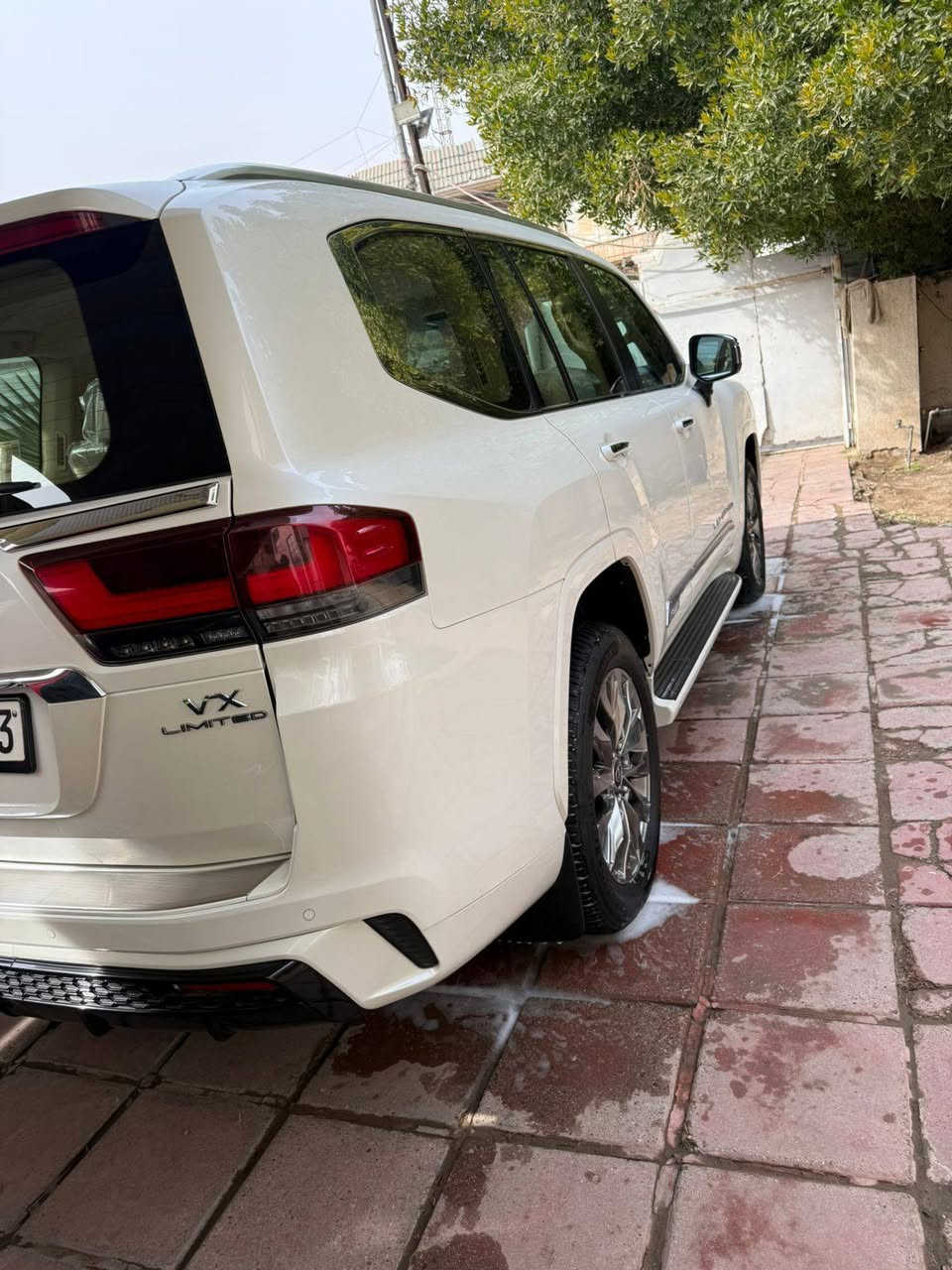 ا
السلام عليكم ورحمه 
عيوني لاند كروز لون ابيض شمالي  vx ماشيه ٤٠ الف حقيقي ساس باب اول مديل ٢٠٢٣ بيها دبل كوت وره السكن فقط يعني من الشركه مو هنا اي بارد ماكو ولا مبدل شي بيها مالت بيت 
العنوان / بغداد 
السعر ٧٠٠ وبيها مجال 
***********
