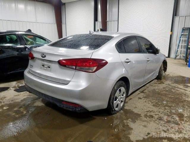كيا فورتي موديل 2018 صور الحادث بالمنشور 
رقم بغداد ماشيه 82 الف
السعر  ١٢٨  مكاني البلديات
***********  موجود واتساب
