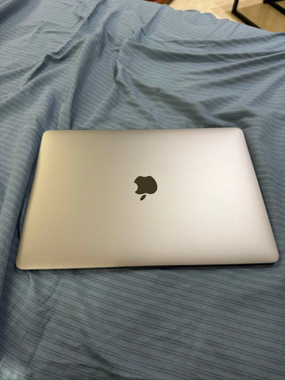 السلام عليكم
Macbook pro M2 للبيع
انضف M2 تشوفه عينك
النضافة ٩٩٪؜
جهاز شرق اوسط يعني كيبورد عربي 
ويا ماجك ماوس لون اسود
الجهاز كامل ملحقاته كارتونه وراس شاحنه وكيبل
نجي على المهم مواصفاته
جهاز ممفتوح ولا داخل صيانه بحياته ارقام البطارية كلهه حقيقيه
Battery🔋 99%
Cycle count 40
8gb ram
256 storage
تج بار كامله شغاله بدون اي مشاكل
الشاشة بدون اي زلغات
كيبورد بدون اي ملاحضات 
بي بس زلغ بسيط بالكفر الخارجي ومماثر وكلش بسيط
مكاني بغداد شارع فلسطين المهندسين
***********
***********
توصيل ماعندي مع الاسف
