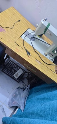 مكينة خياطة • نضيفه • بدون كهرباء